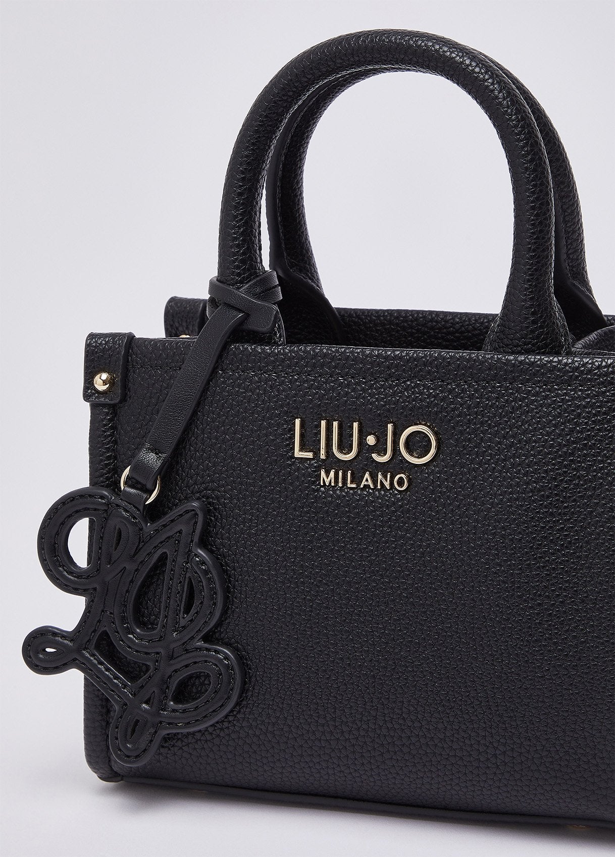 AF6102ES03922222T.U.-black