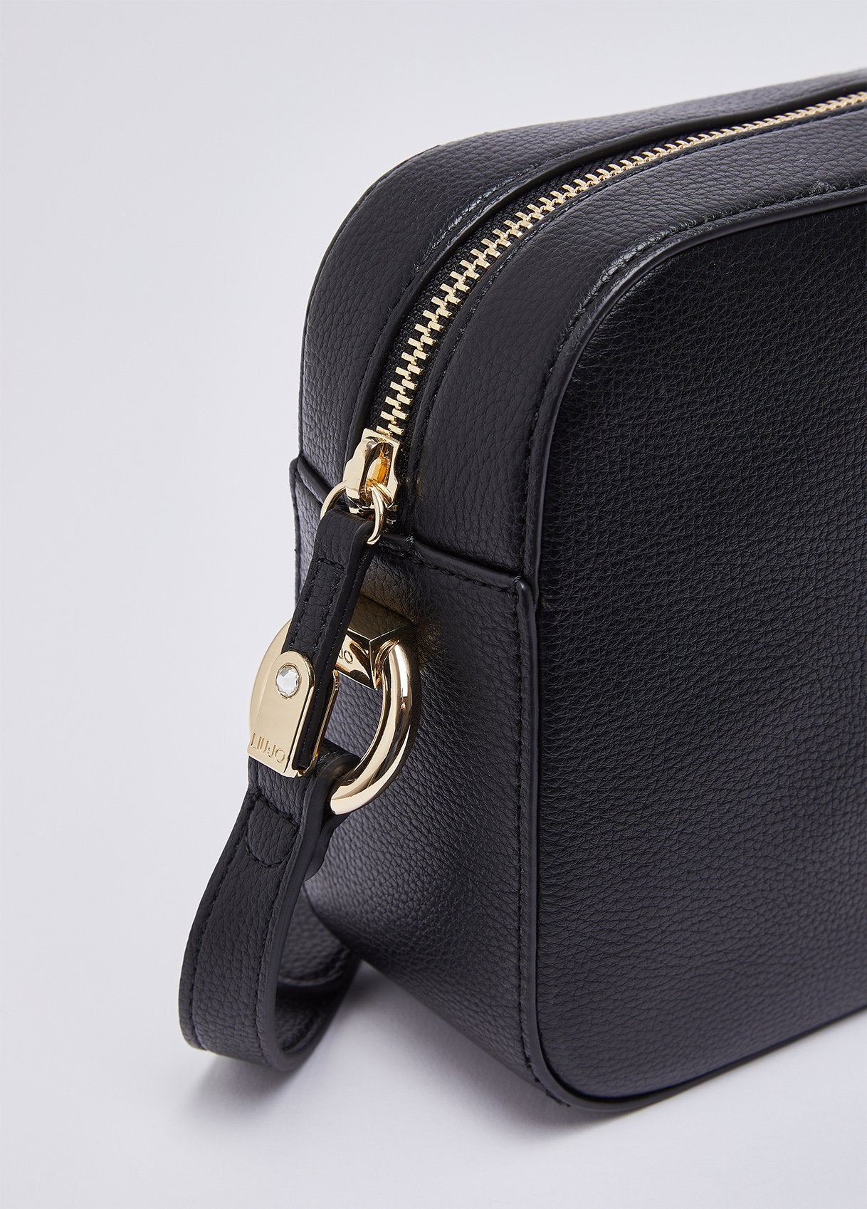 AF6211E101922222T.U.-black