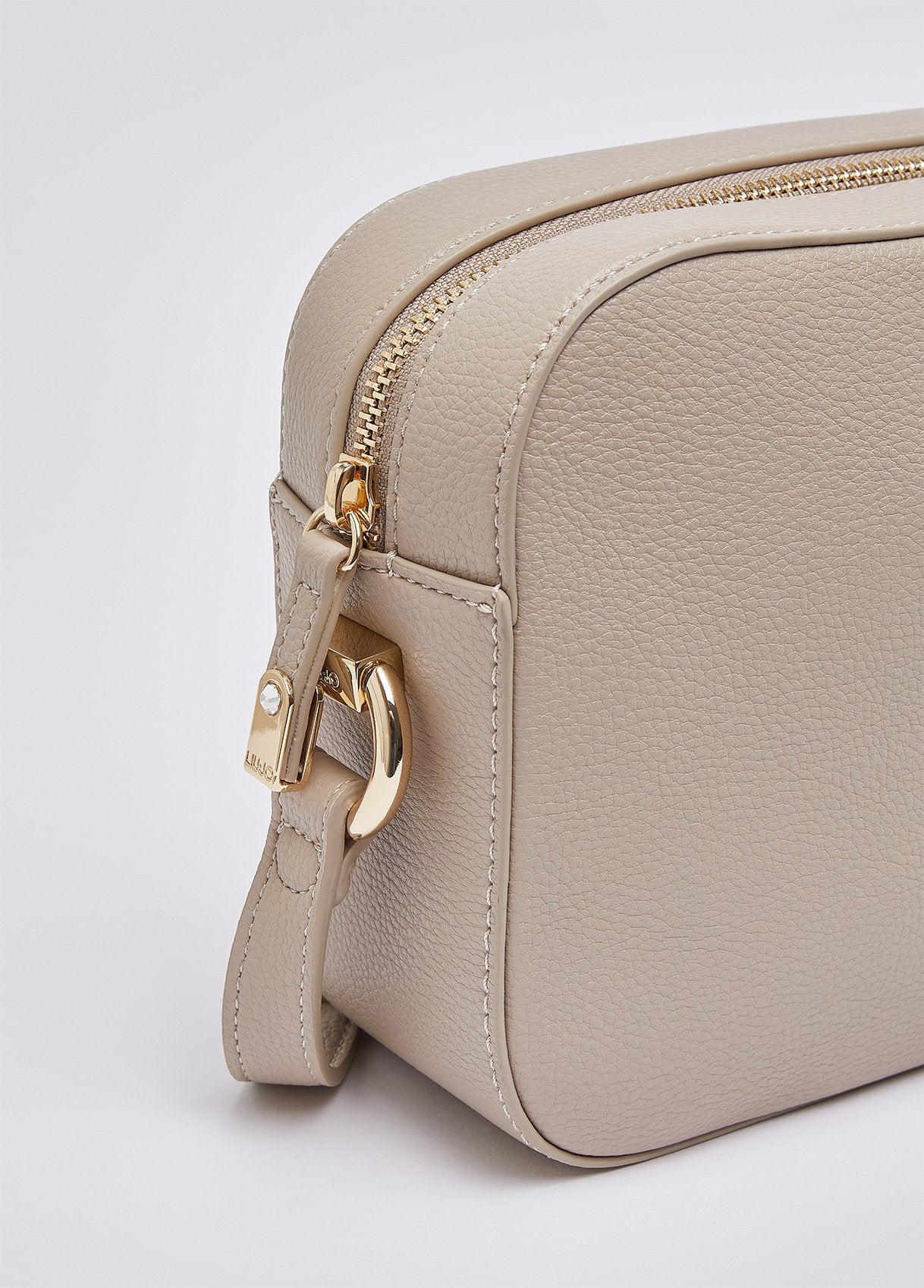 AF6211E101951308T.U.-white