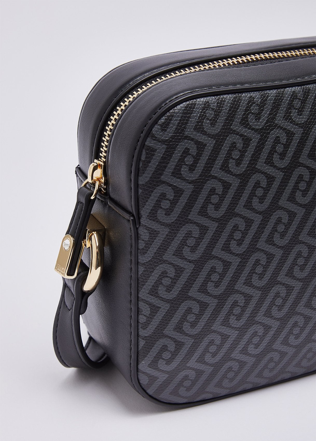 AF6211E113722222T.U.-black