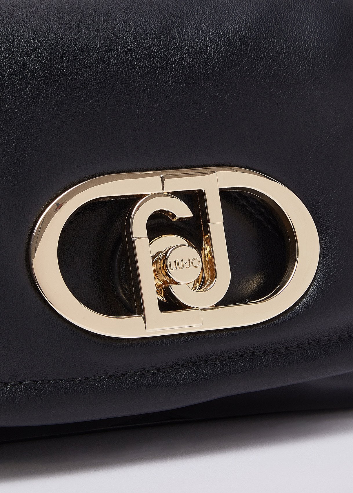 AF6269E116622222T.U.-black
