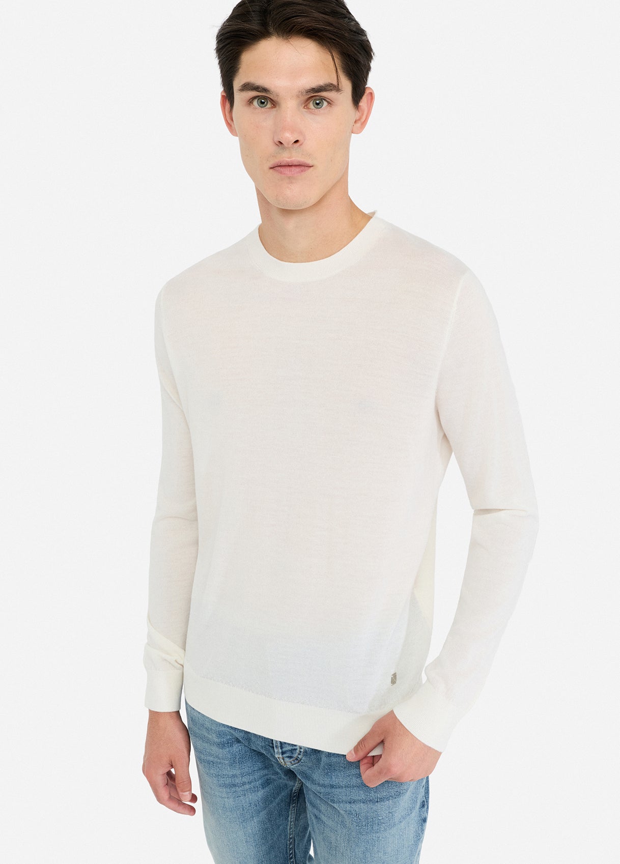 QF5055MA27P11001S-white