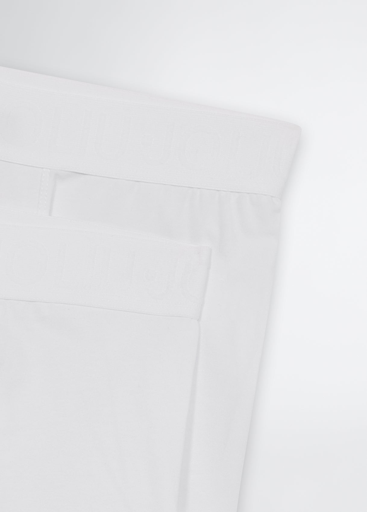 QXX037J015714800S-white