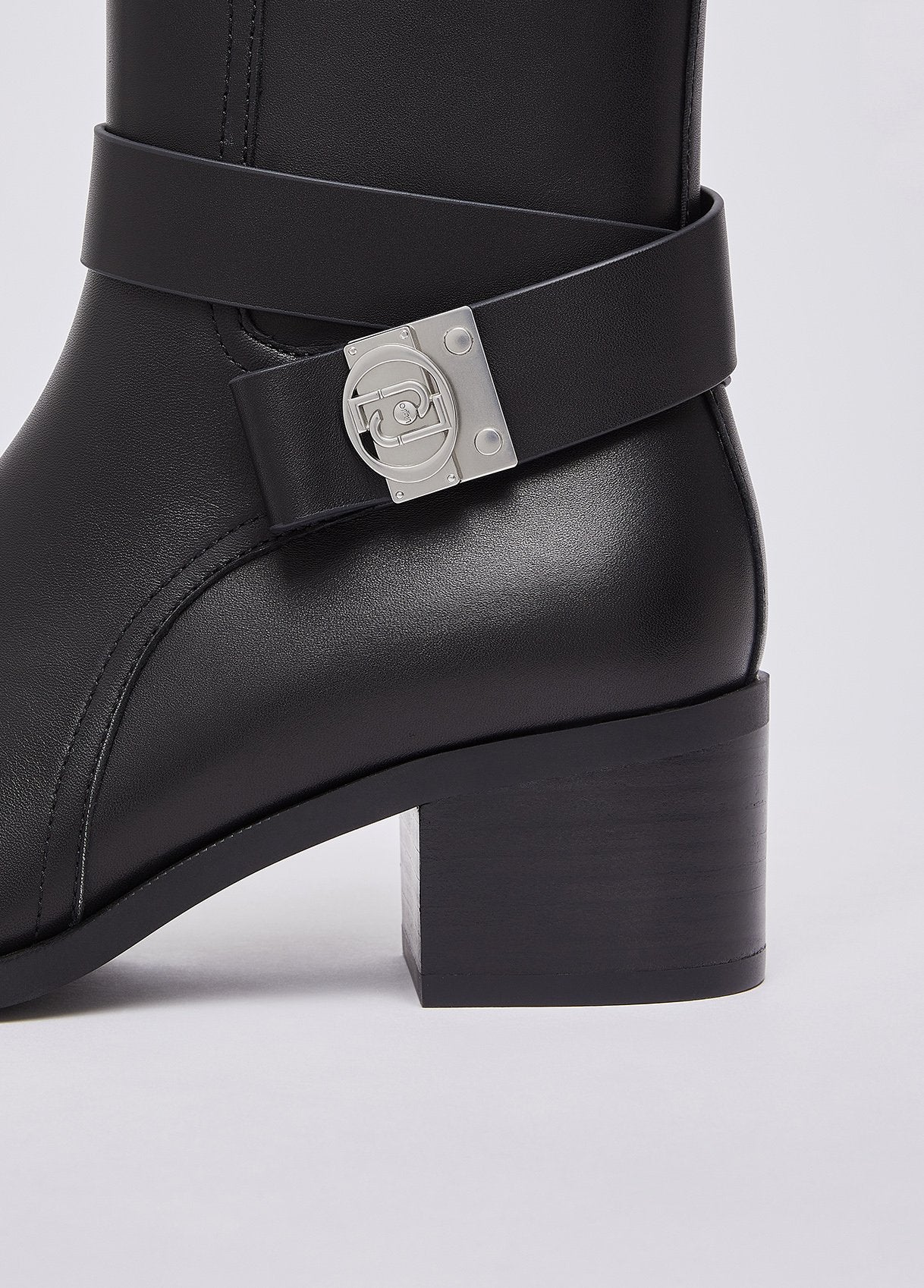 SF6055P01022222235-black