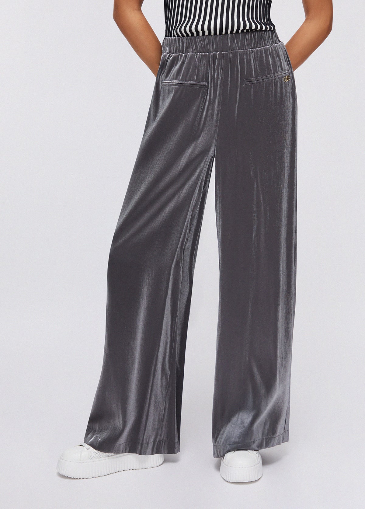 TA6005T322AA4377XXS-grey