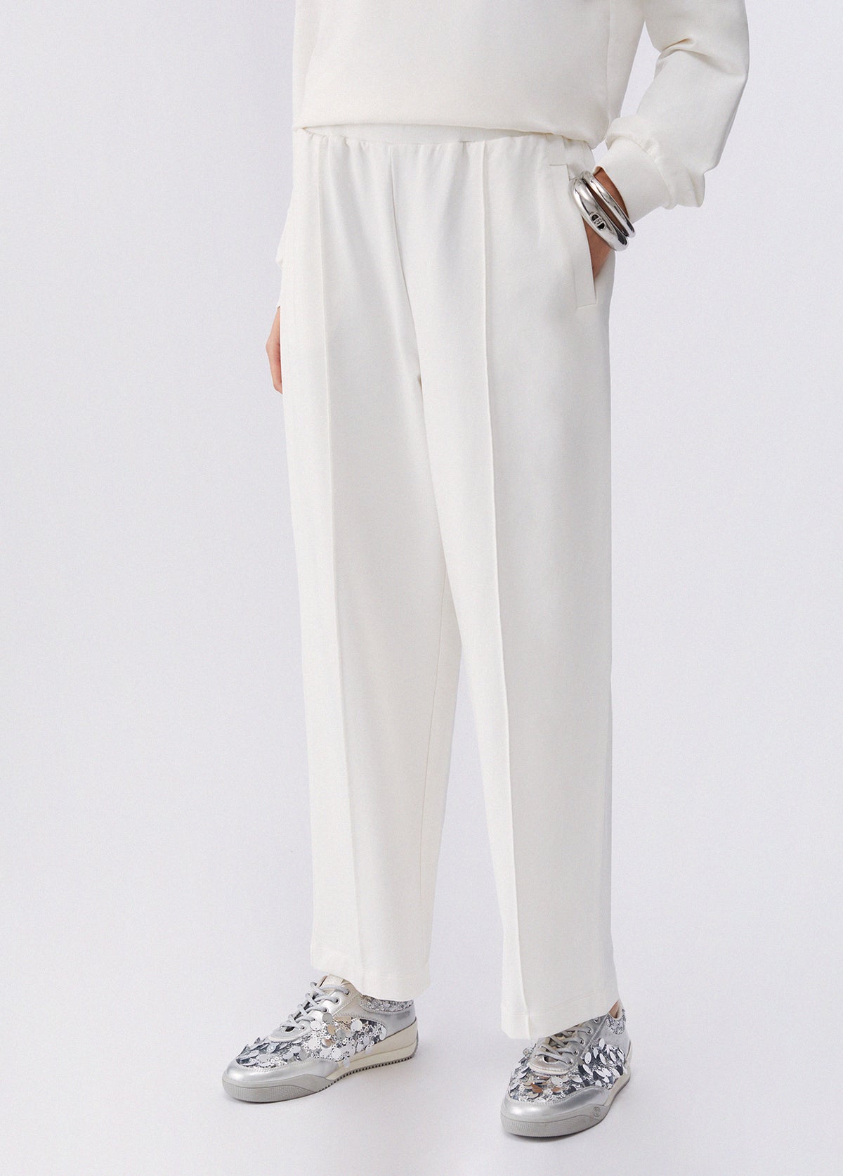 TA6211FS09010105XXS-milky white