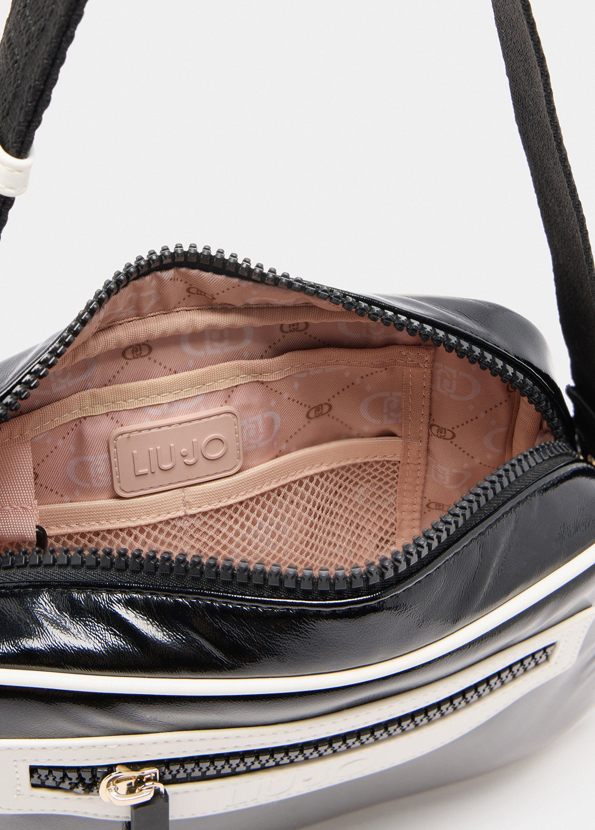 TF5138E103222222T.U.-black
