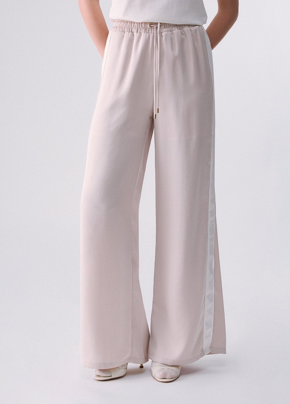 TF6041TS204D3021XXS-white