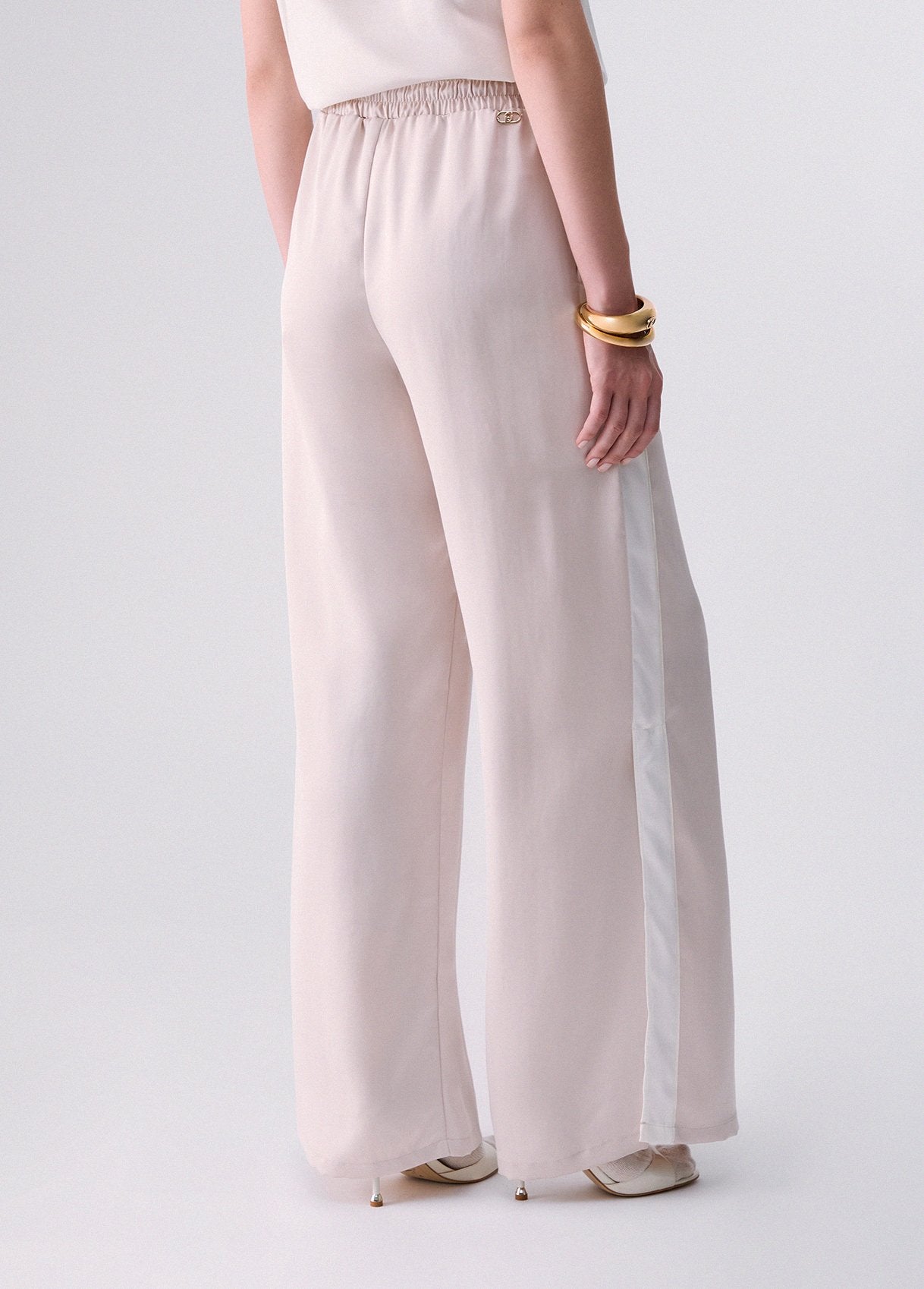 TF6041TS204D3021XXS-white