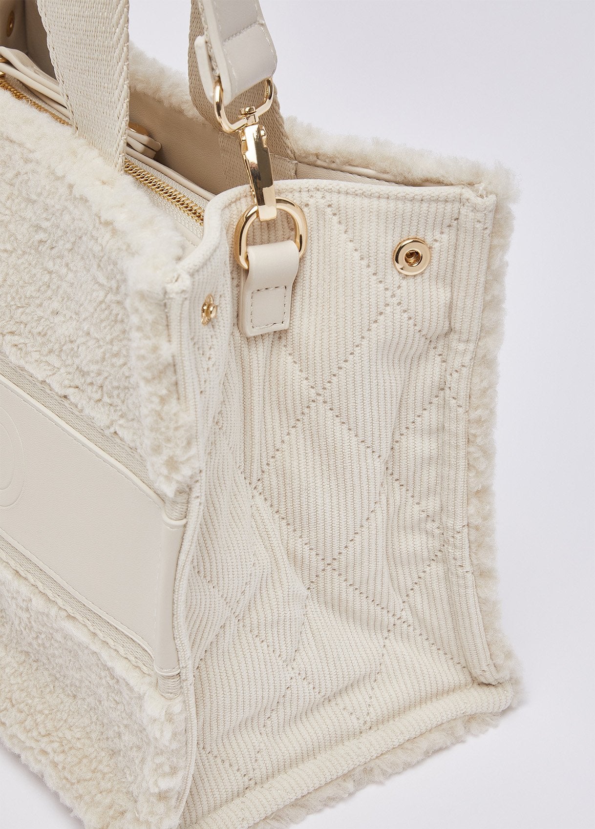TF6215E117310701T.U.-white wool
