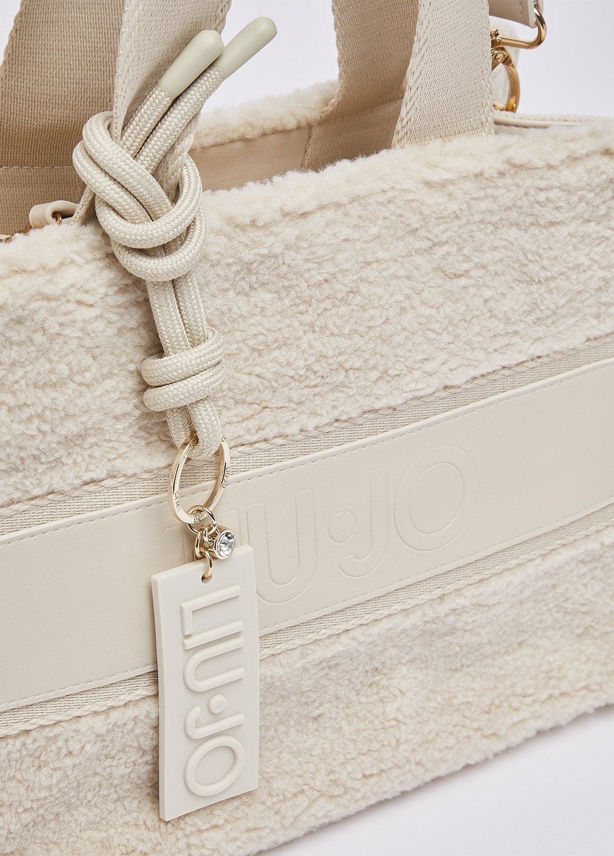 TF6215E117310701T.U.-white wool