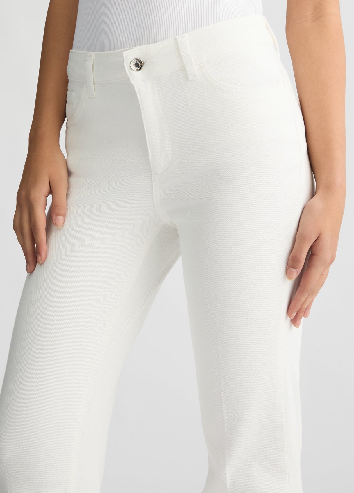 UA5082T18161070124-white wool