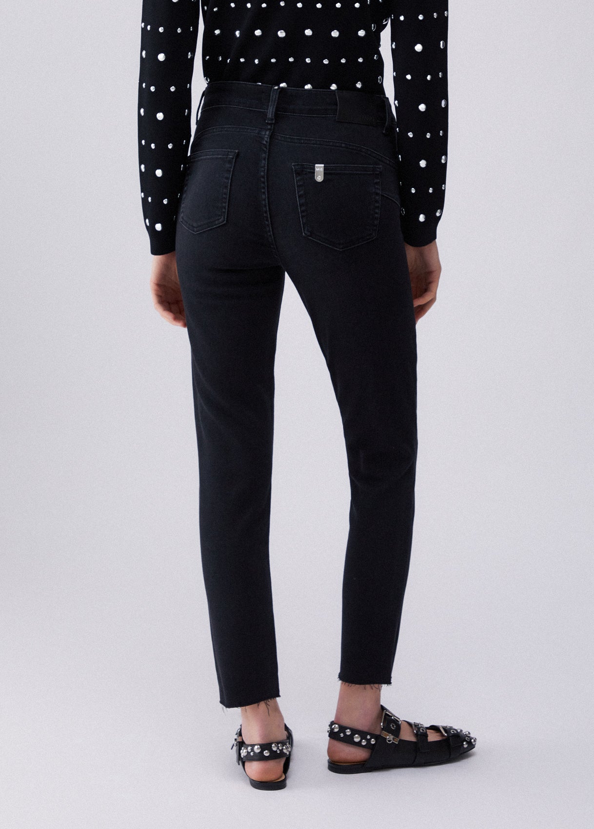 UA6035D03058748324-black denim