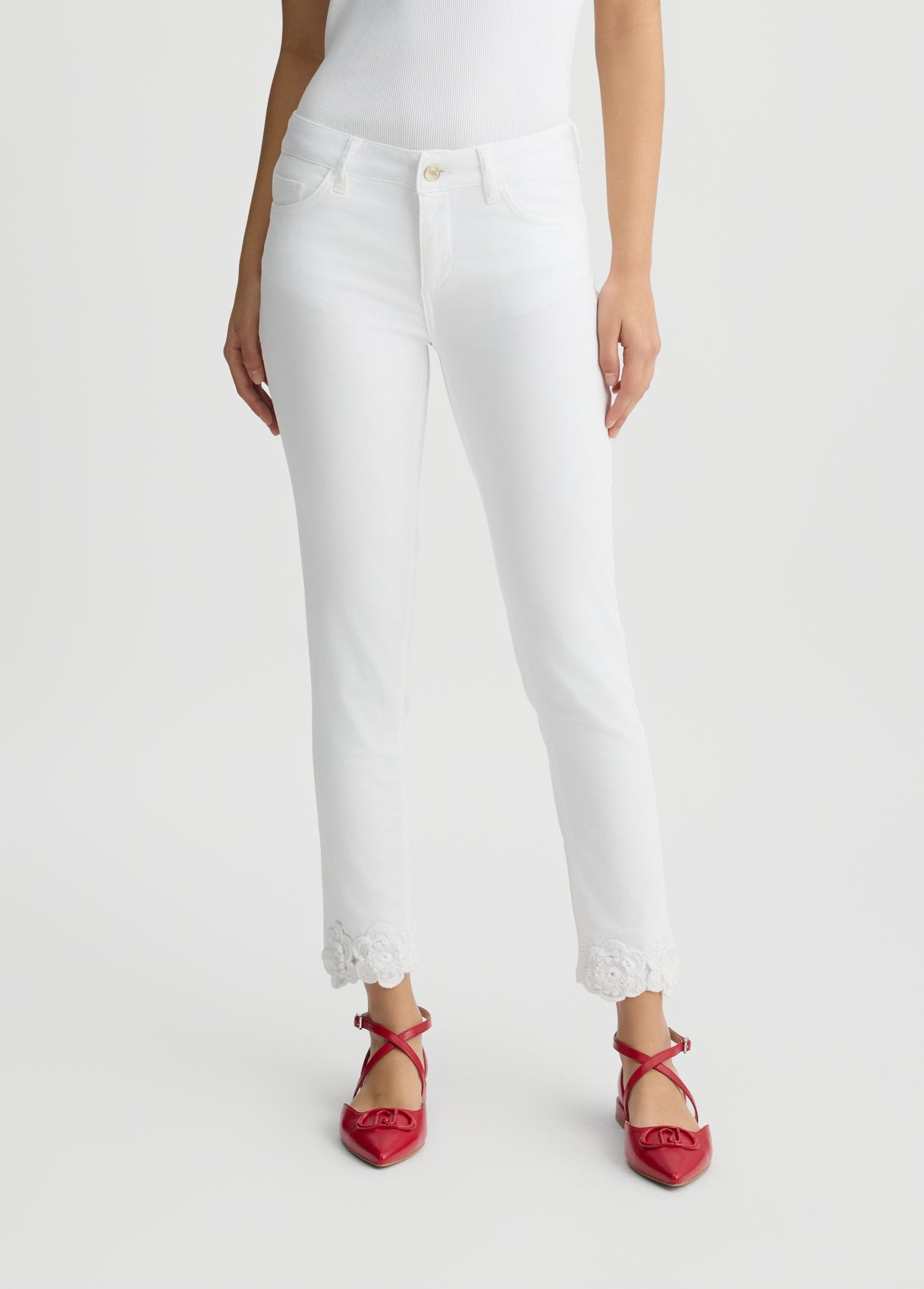 WA5457T4033M960324-white with embroidery