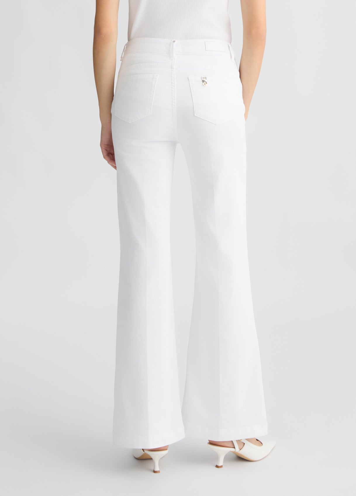 WA5459T40331111124-white