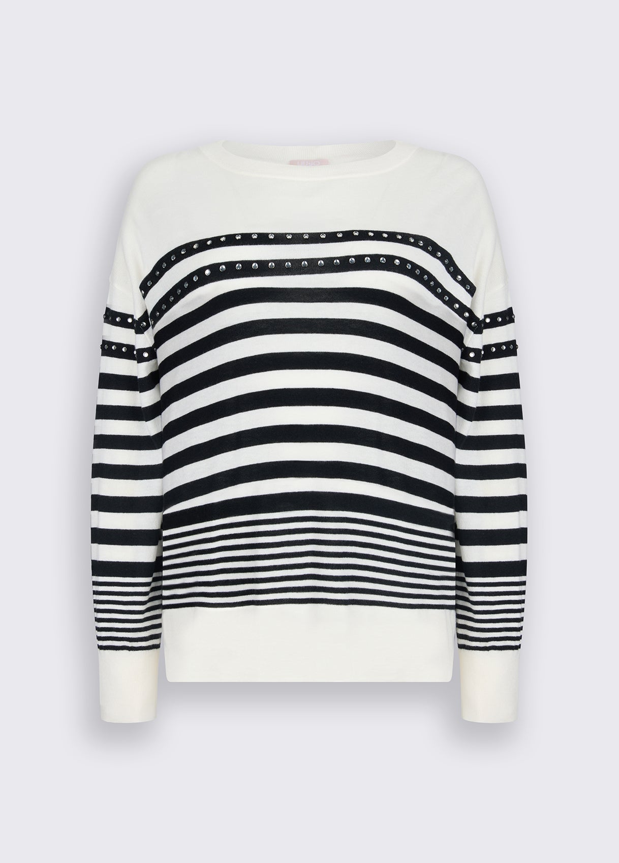 WA6138MA16R03705XS-black and white