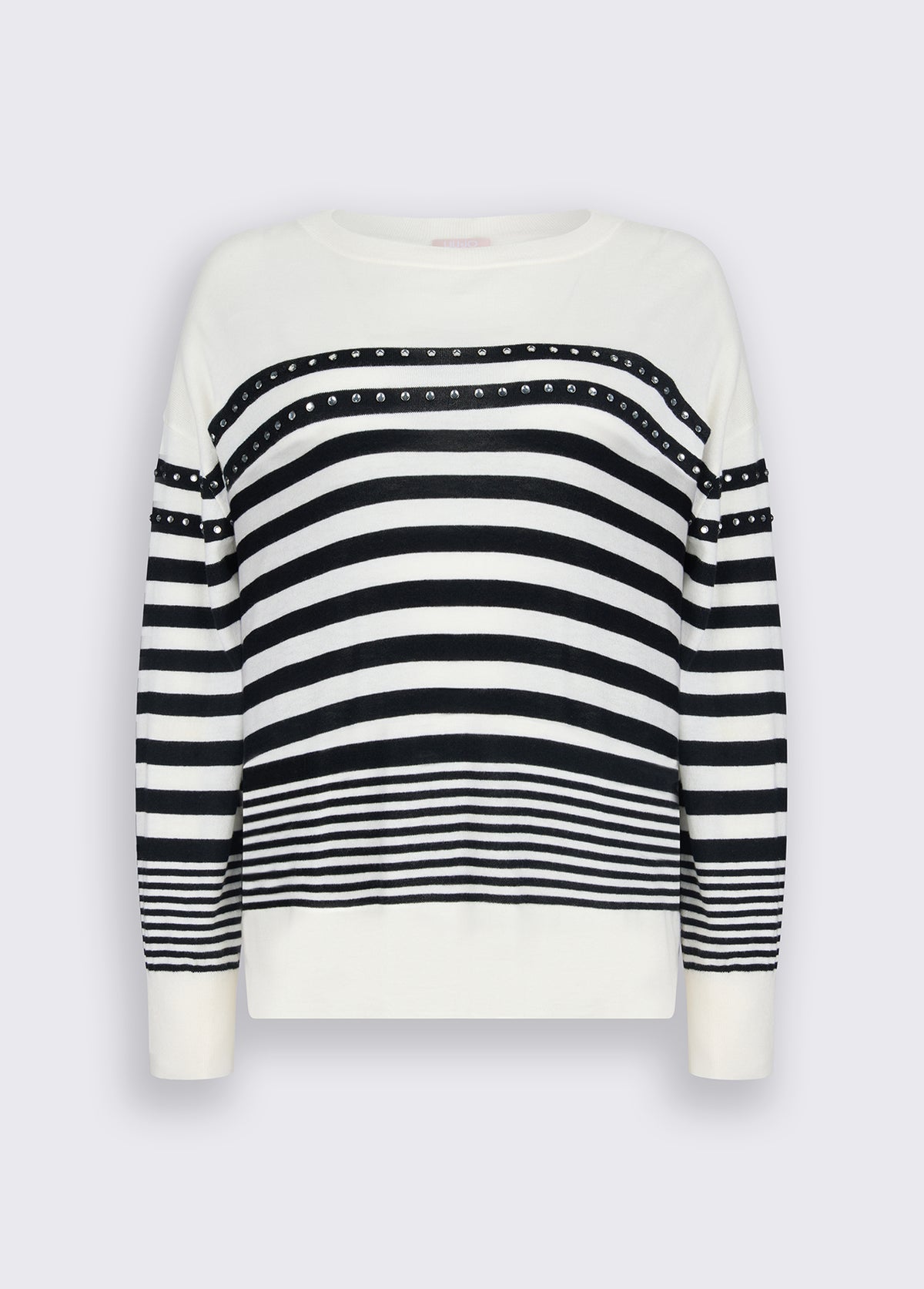 WA6138MA16R03705XS-black and white