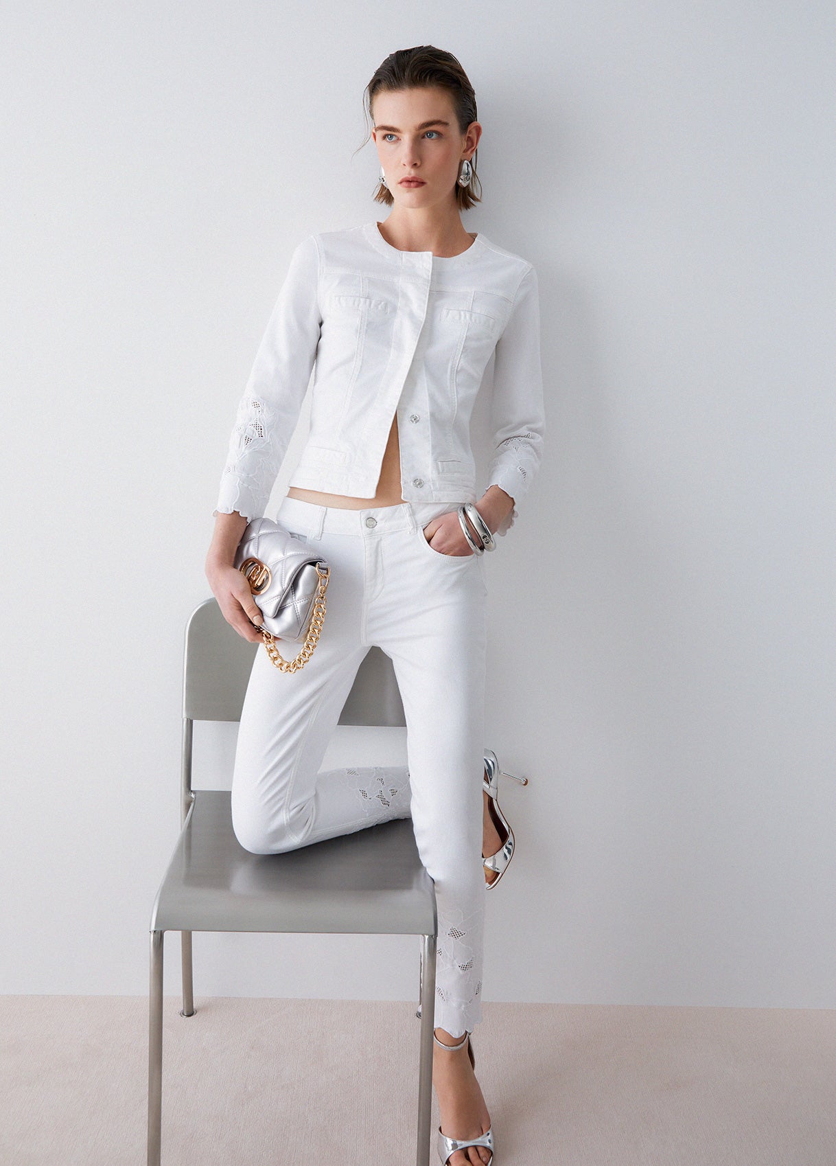 WA6260T367AP925524-white