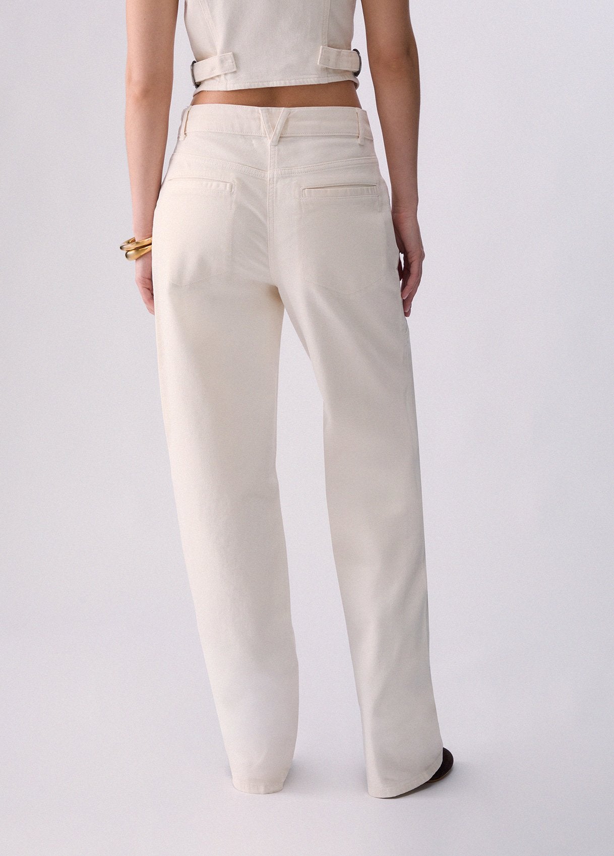 WF6114T1819X065924-white
